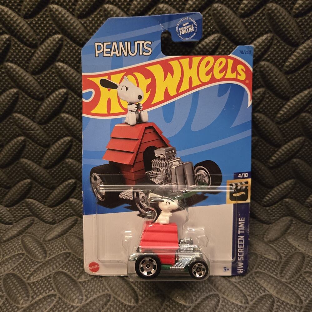 2021 Hot Wheels Snoopy Doghouse Roadster Peanuts HW Screen Time 4/10 78/250